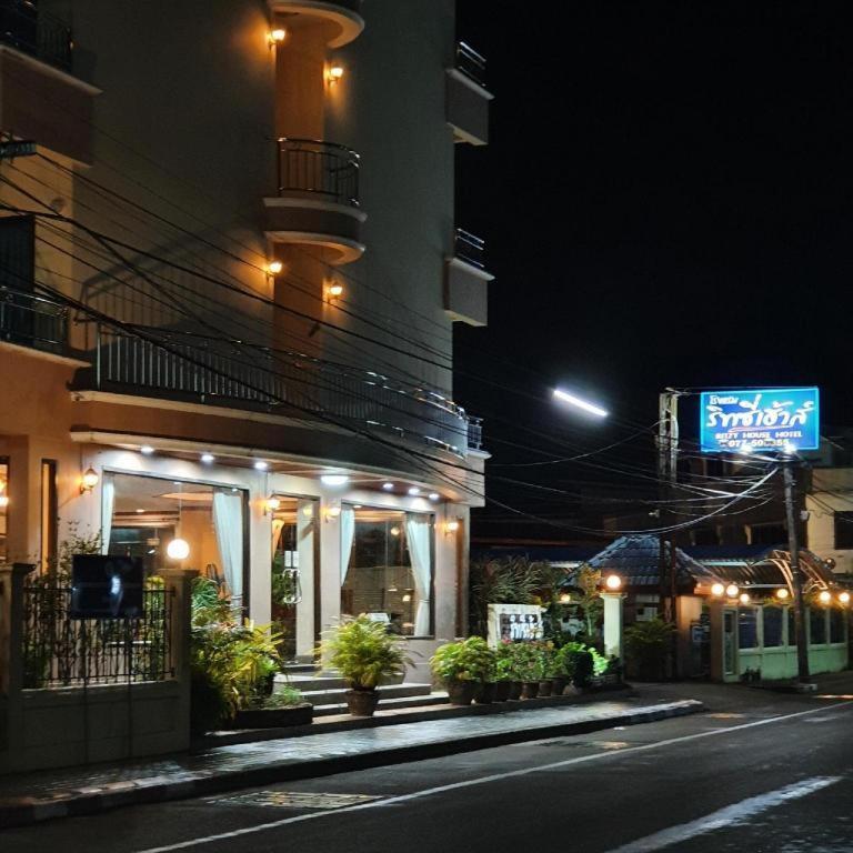 Ritzy House Hotel Chumphon Eksteriør bilde