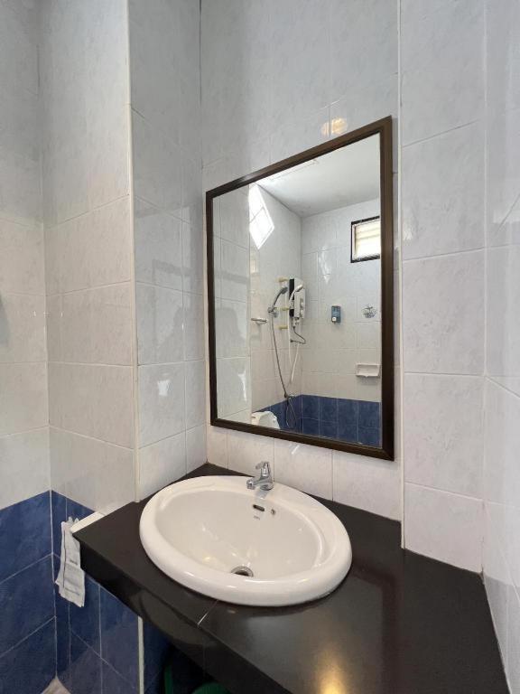 Ritzy House Hotel Chumphon Eksteriør bilde