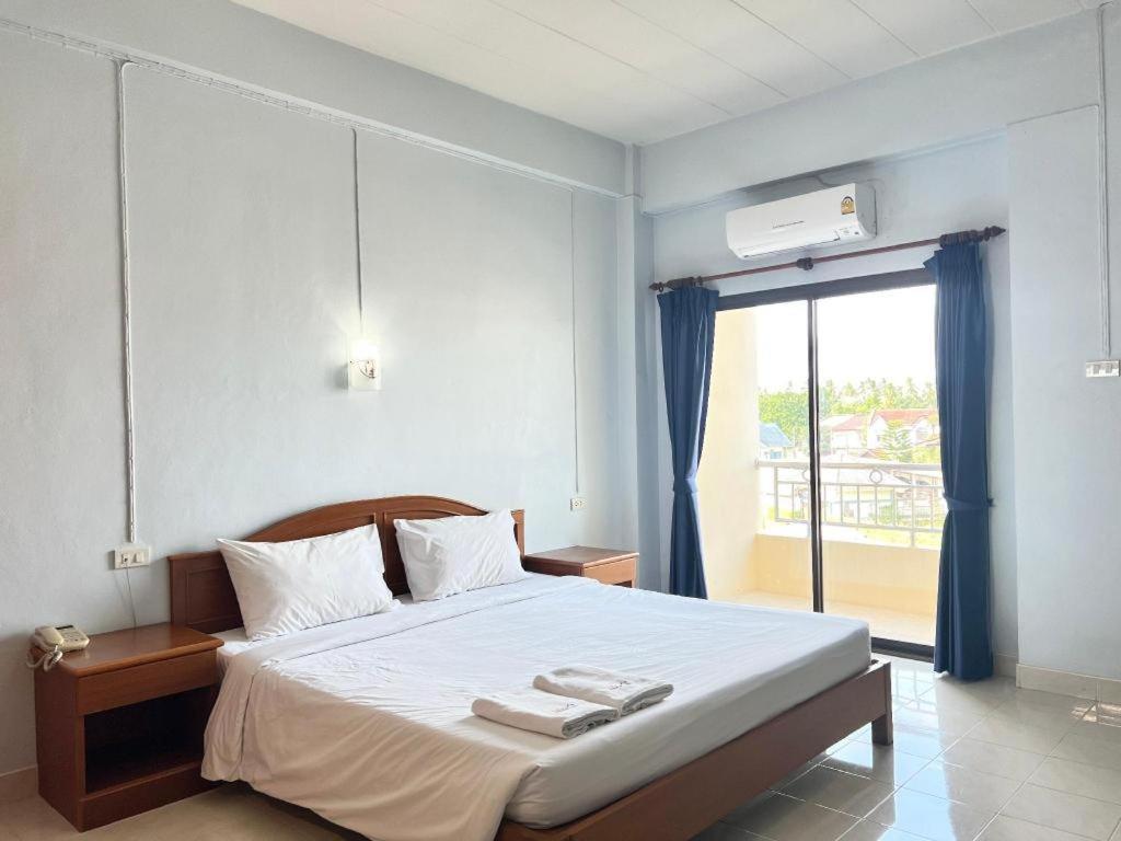 Ritzy House Hotel Chumphon Eksteriør bilde