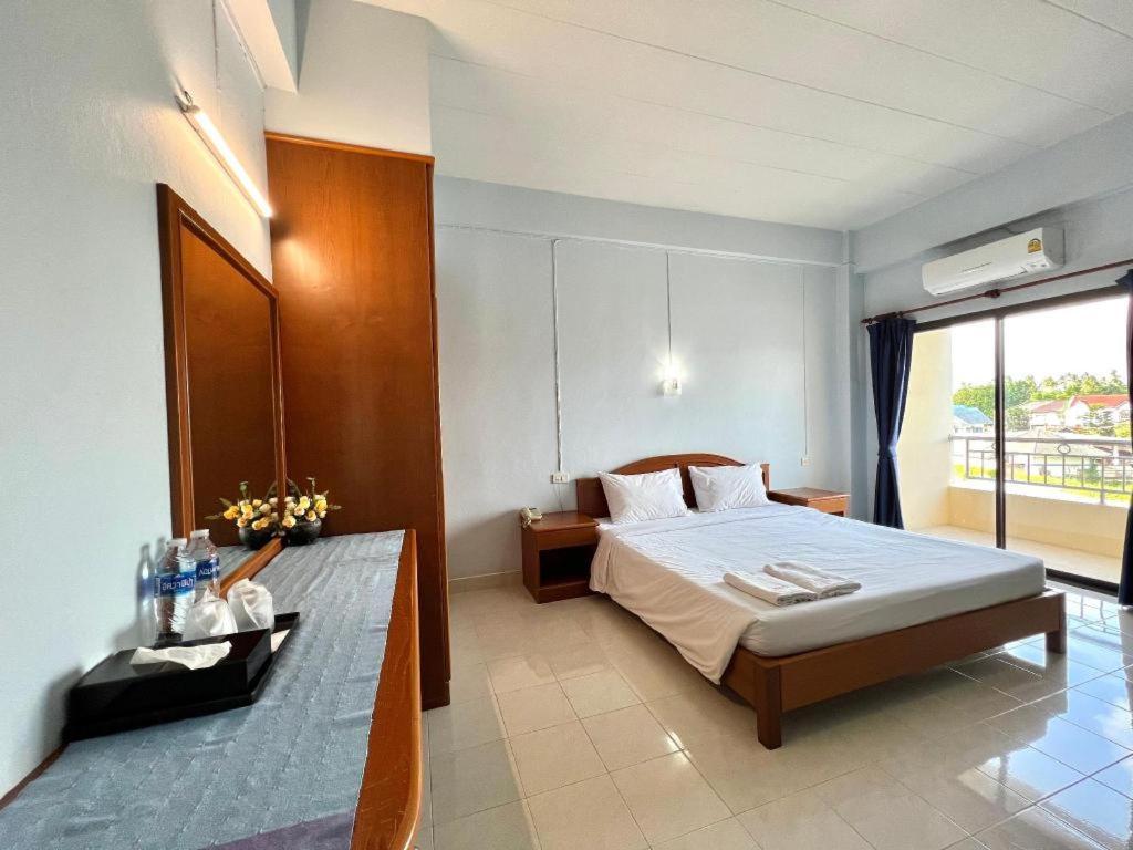 Ritzy House Hotel Chumphon Eksteriør bilde